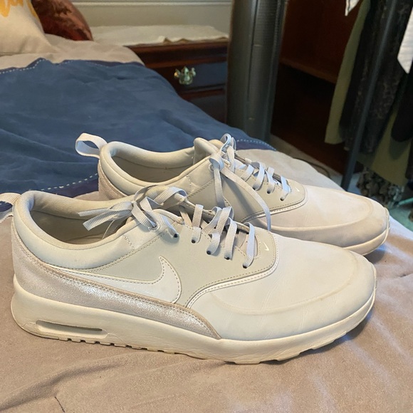 Nike sneaks!! - Picture 1 of 5